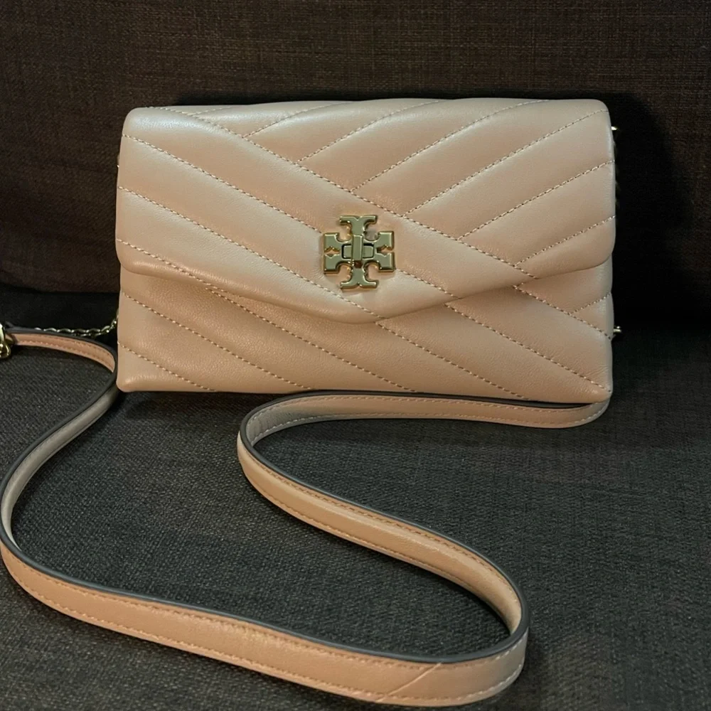 Tory Burch Kira Chevron Cross Body Bag - Devon Sand / Beige